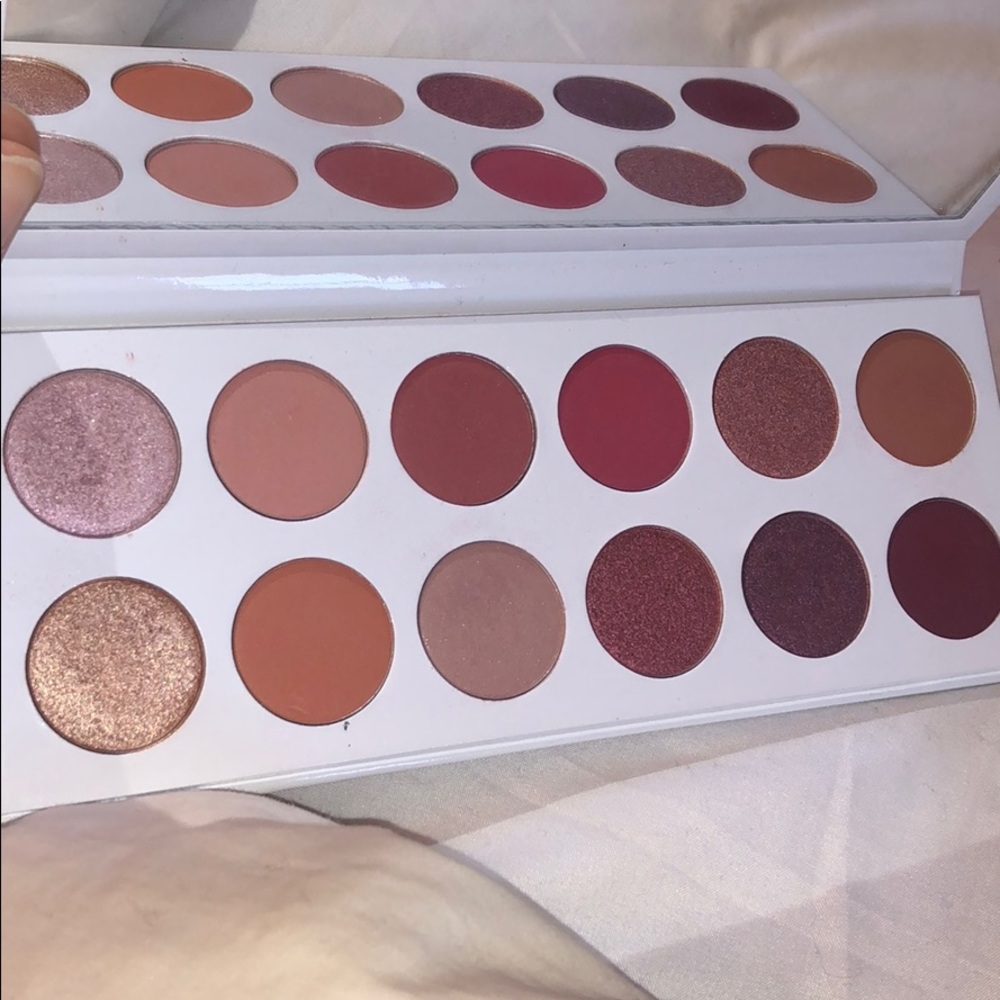 Kylie Pressed Powder Palette in great condition!!